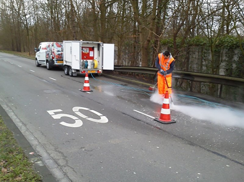 Meclean diesel powered high-pressure trailer HDT 350/18 DUO  Removal of road markings with SteamPLUS