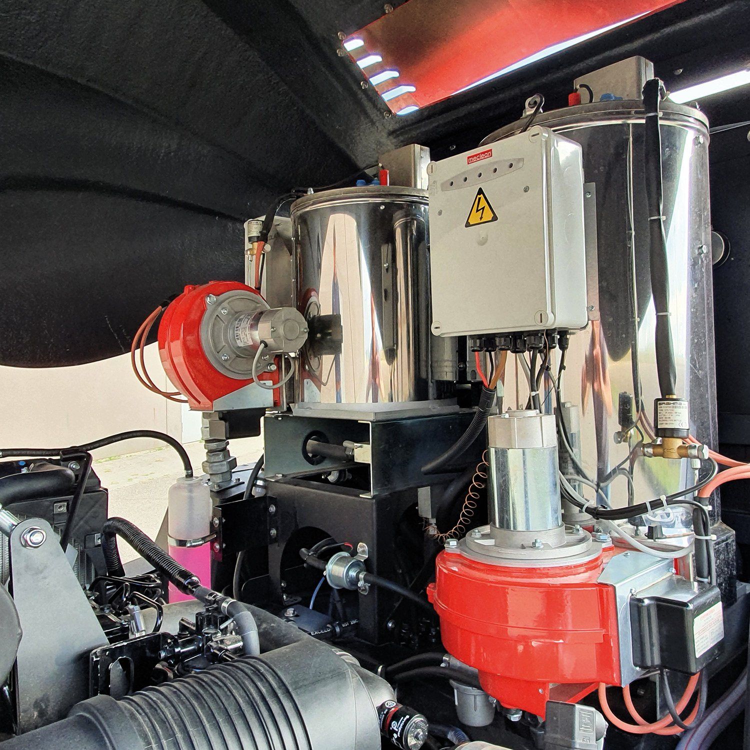 Meclean hogedruktrailer Trailerjet TJM 150/50 dieselmotor aandrijving detail binnenzijde motor