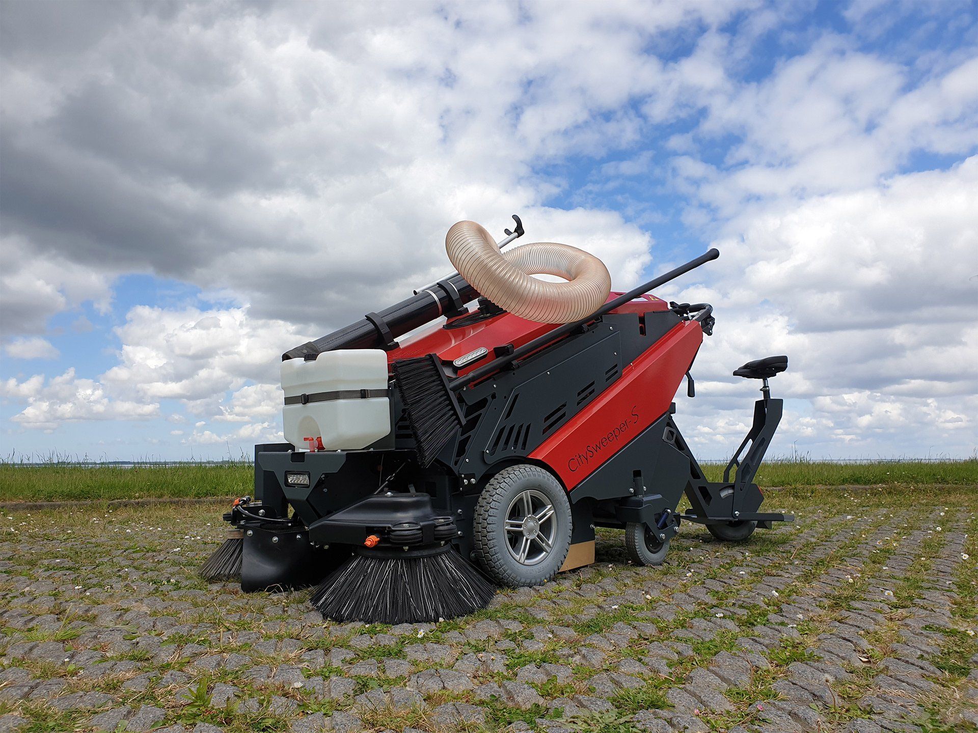 Meclean fully electric outdoor sweeper CitySweeper-S driveway kit