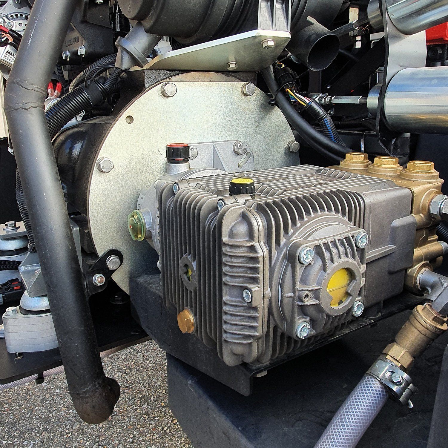 Meclean high-pressure trailer Trailerjet TJL 500/15 diesel engine drive detail inside dynamo