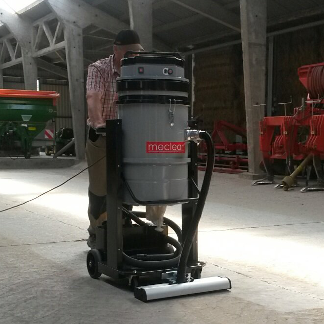 Meclean industriële stofzuiger CRAFTER 1500 Met vaste zuigmond in actie op locatie