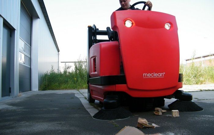 Meclean industriële veegmachine dieselmotor aandrijving BUSTER 1300TTD Buitenvegen