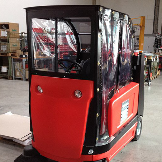Meclean industriële veegmachine dieselmotor aandrijving BUSTER 1300TTD met overdekte cabine