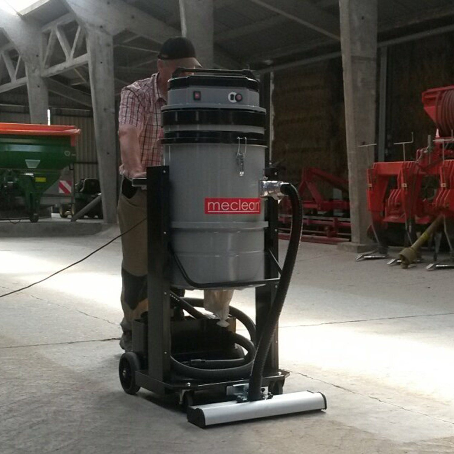 Meclean professional industrial vacuum cleaner Crafter 1500 with fixed nozzle