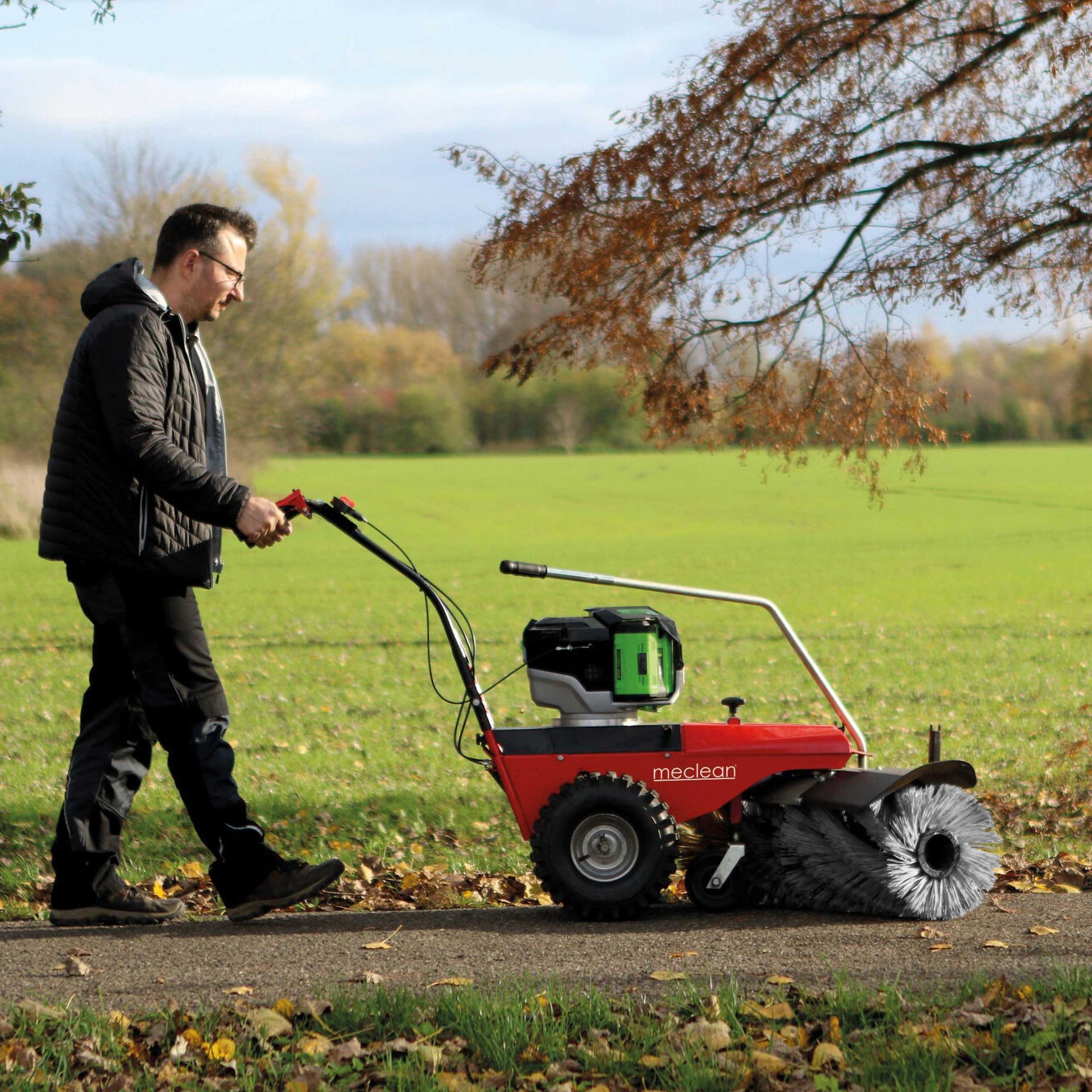 Meclean outdoor sweeper battery powered FRONTSWEEP PRO 102B leaf sweeping