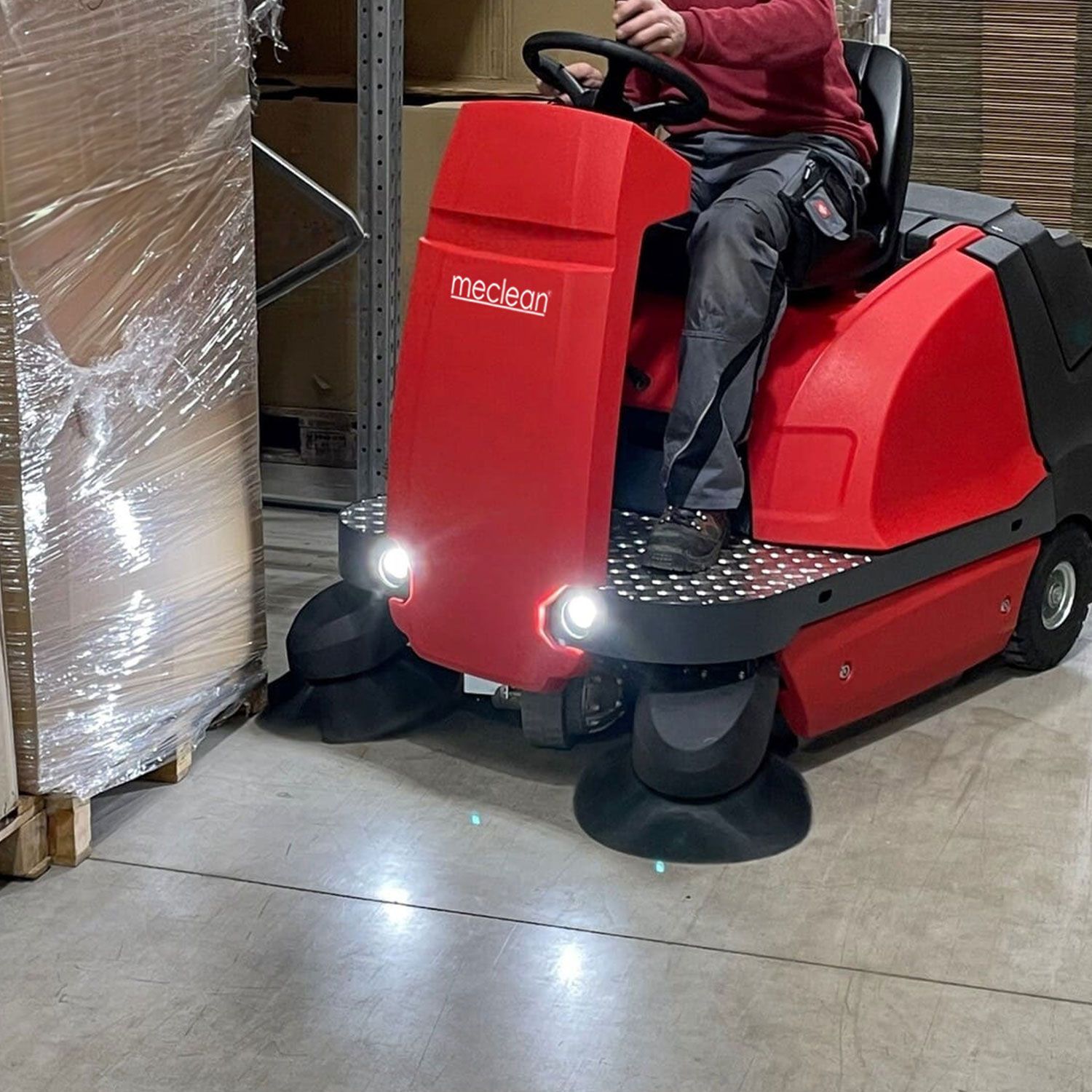 Meclean professional ride-on sweeper battery drive BUSTER 1150TTE sweeping in warehouse