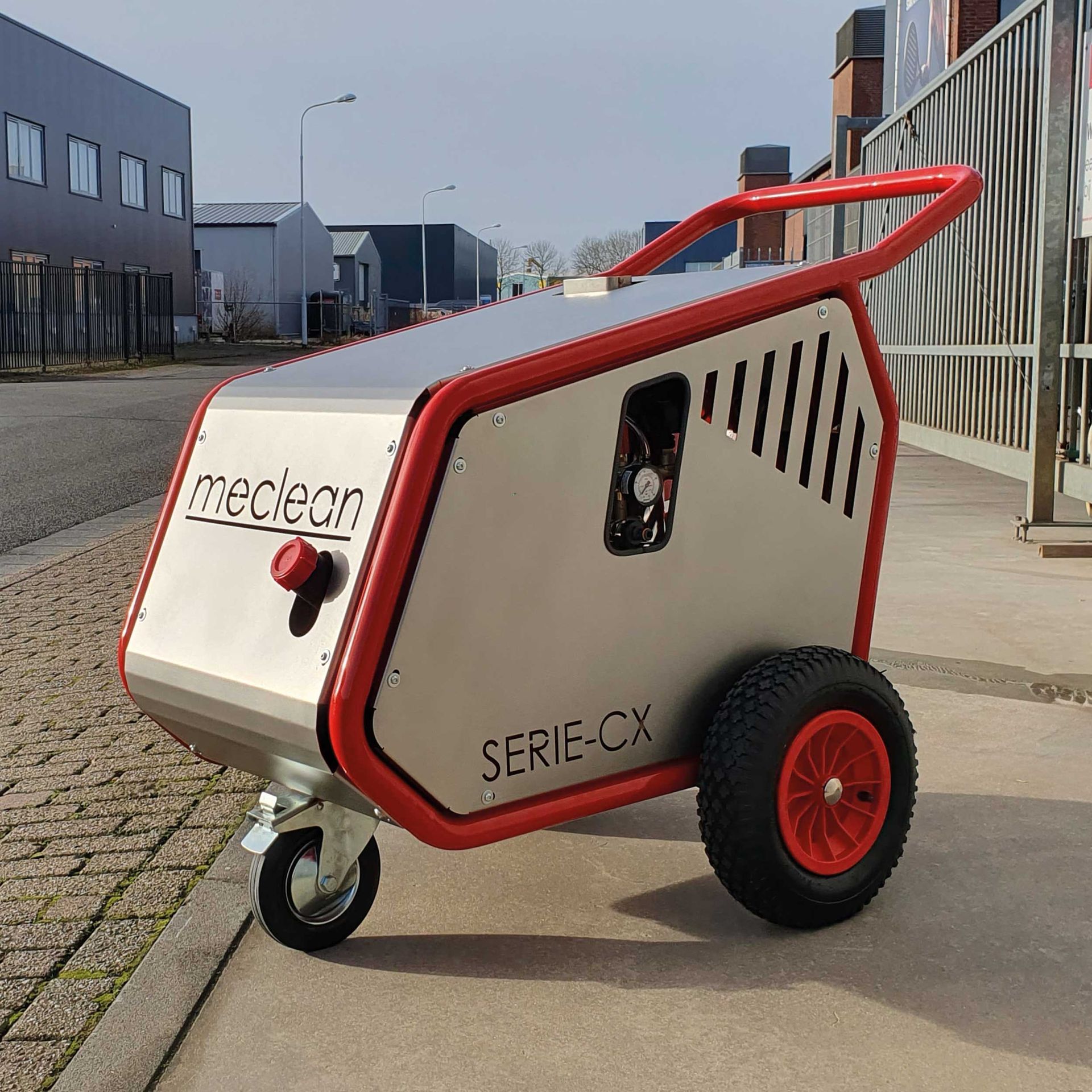Meclean professionele warmwater hogedrukreiniger SERIE CX 200/15 zijaanzicht buiten