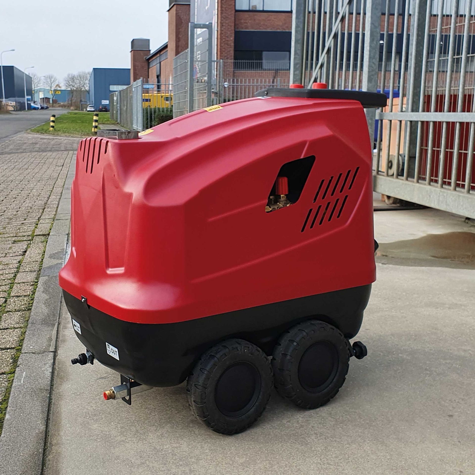 Meclean professionele warmwater hogedrukreiniger SERIE TX 160/15 zijaanzicht buiten
