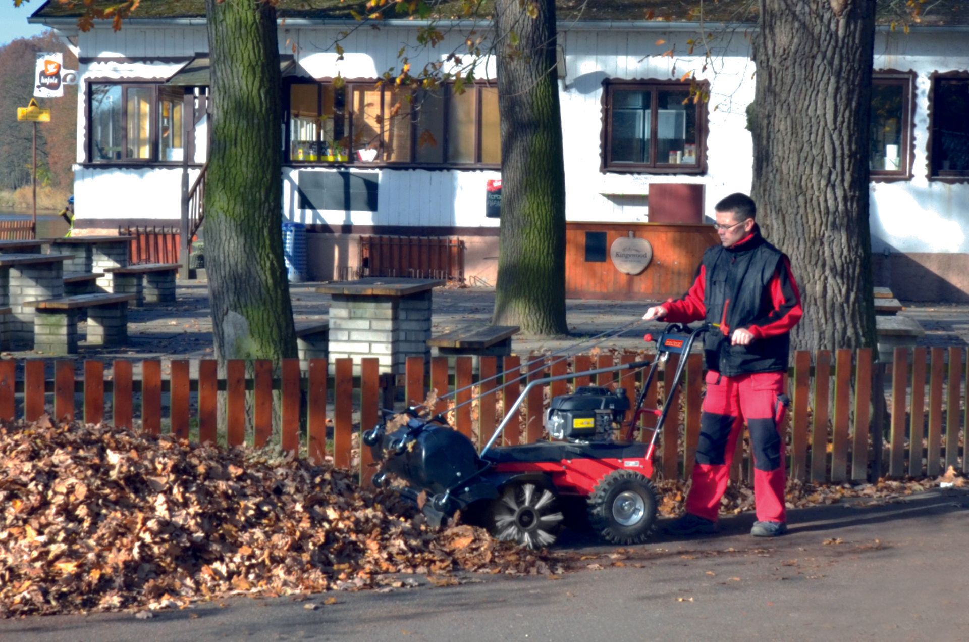 Meclean veegmachine batterij aandrijving Frontsweep Pro 102B herfst bladvegen