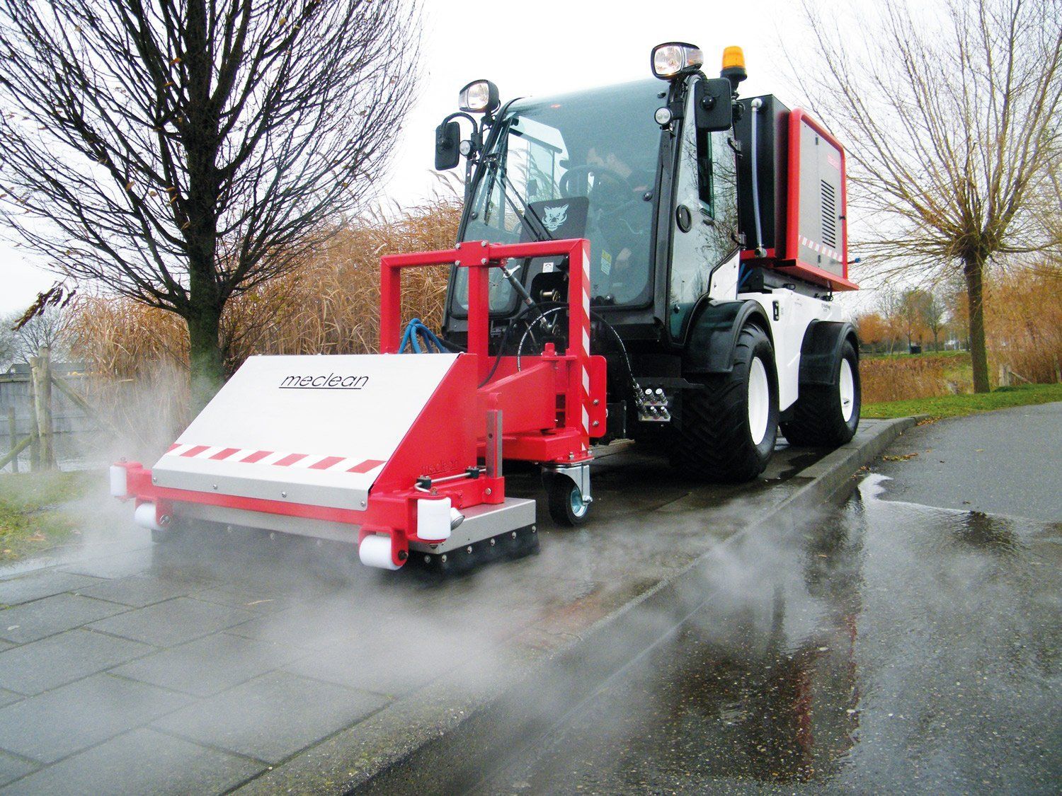 Meclean vehicle mounted high-pressure cleaning unit Citycleaner-H effective chewing gum removal with SteamPLUS
