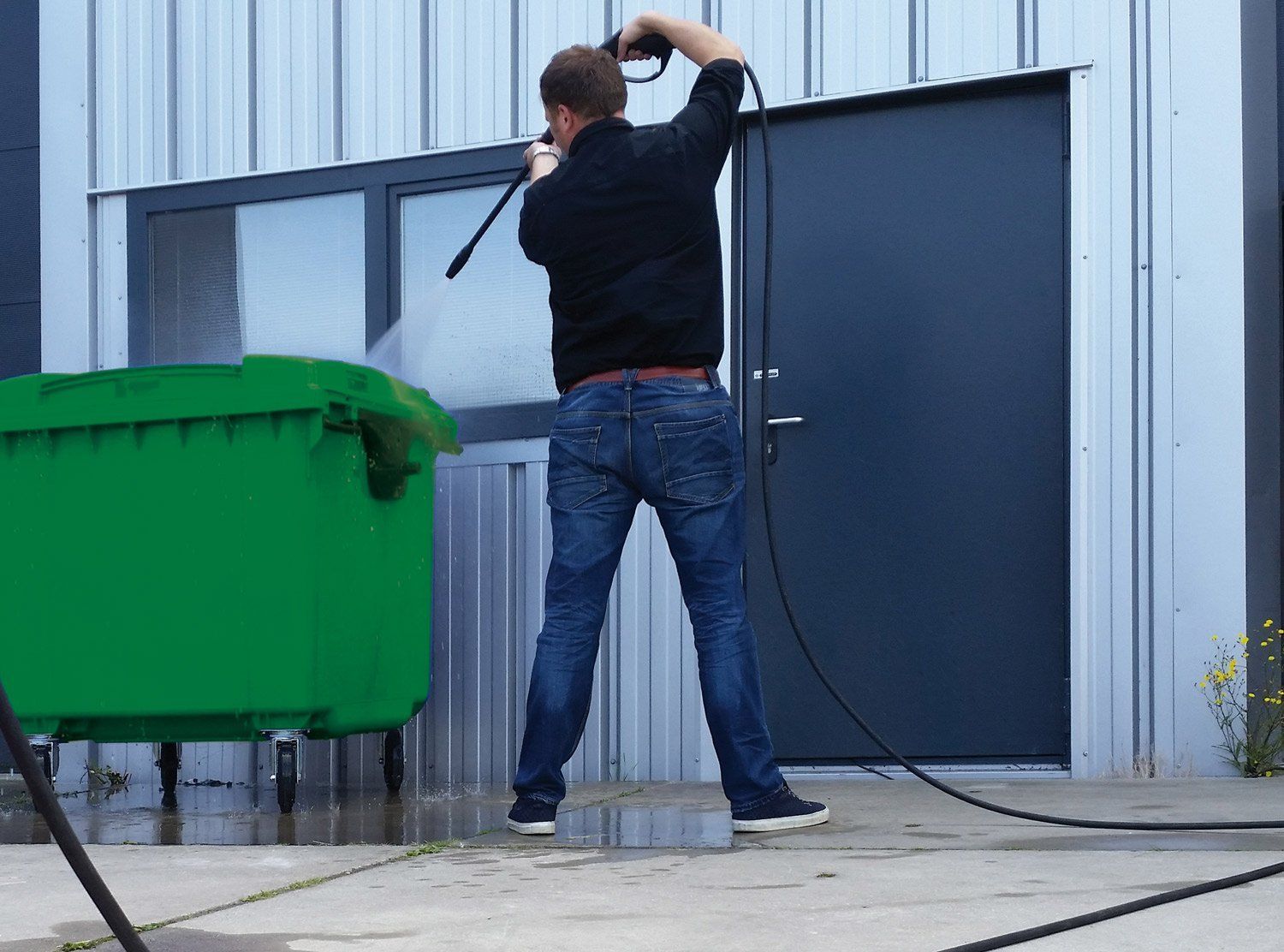 Meclean vehicle mounted high-pressure cleaning unit Citycleaner-H effectively removing odours