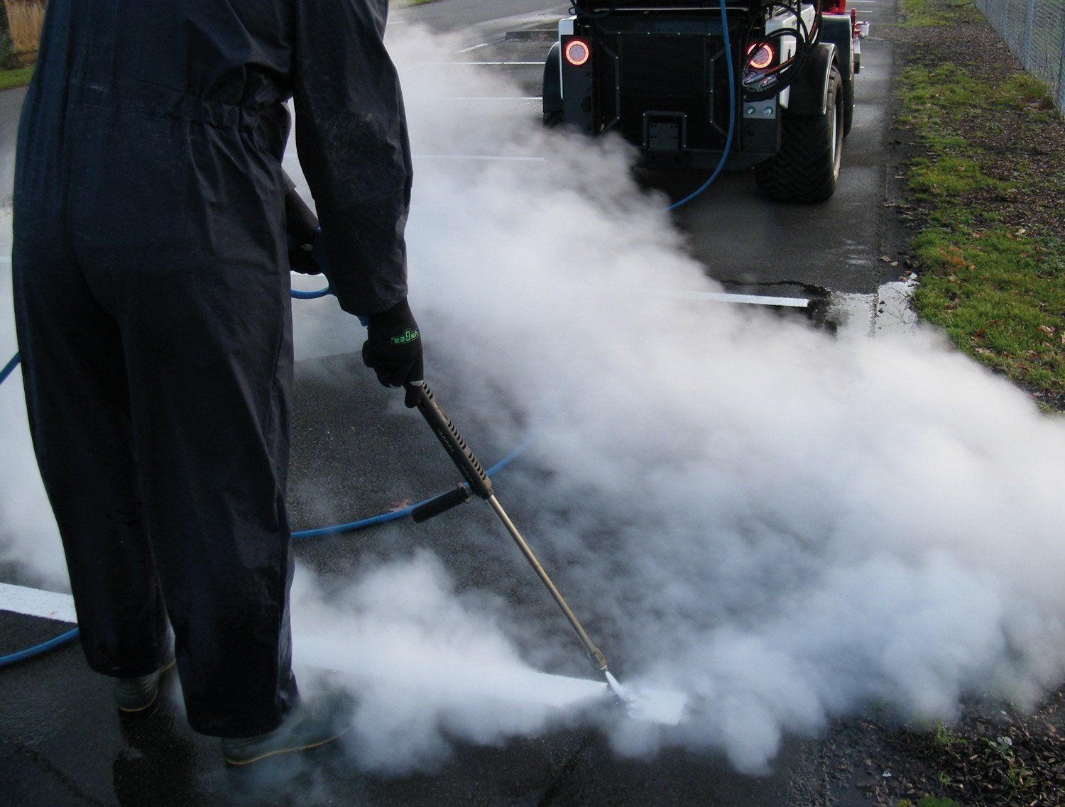 Meclean vehicle mounted high-pressure cleaning unit Citycleaner-H removing road markings