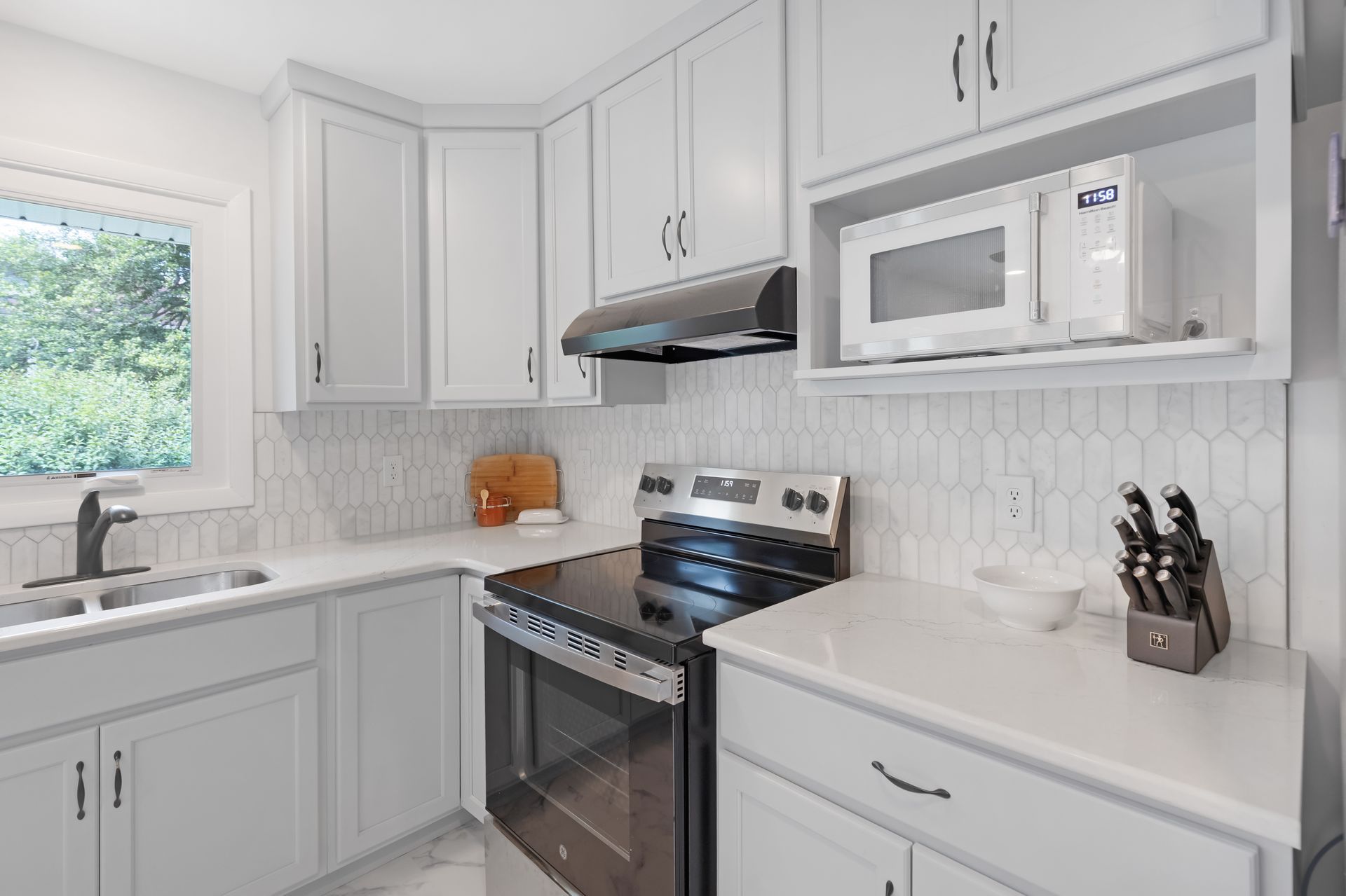 Custom Built Cabinets - Krypton, Cambria Sutherland Countertops