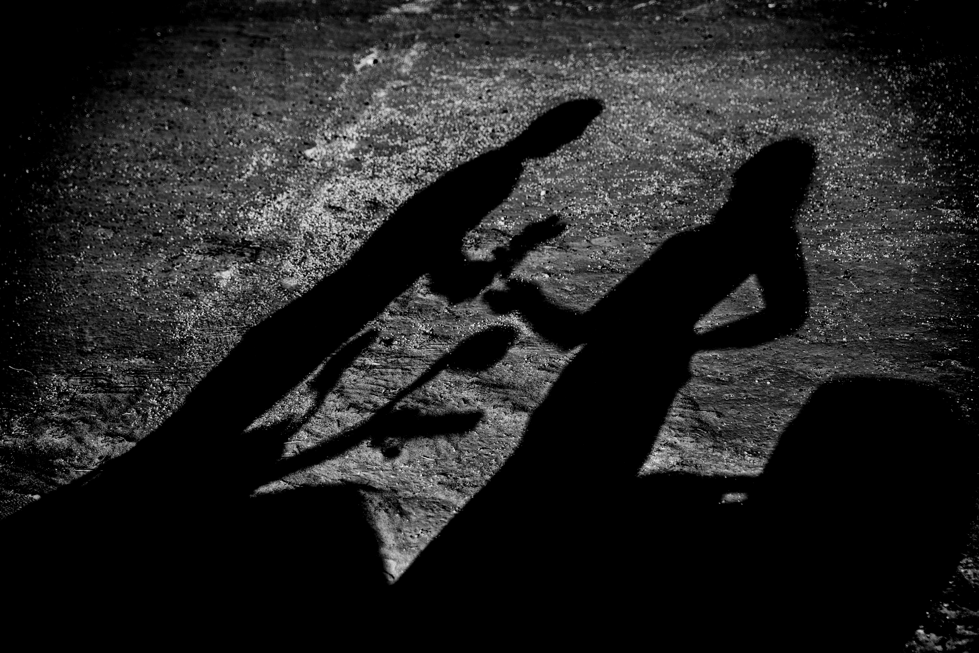 sillhouette of couple arguing