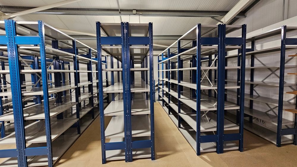 A warehouse filled with lots of shelves and empty shelves.