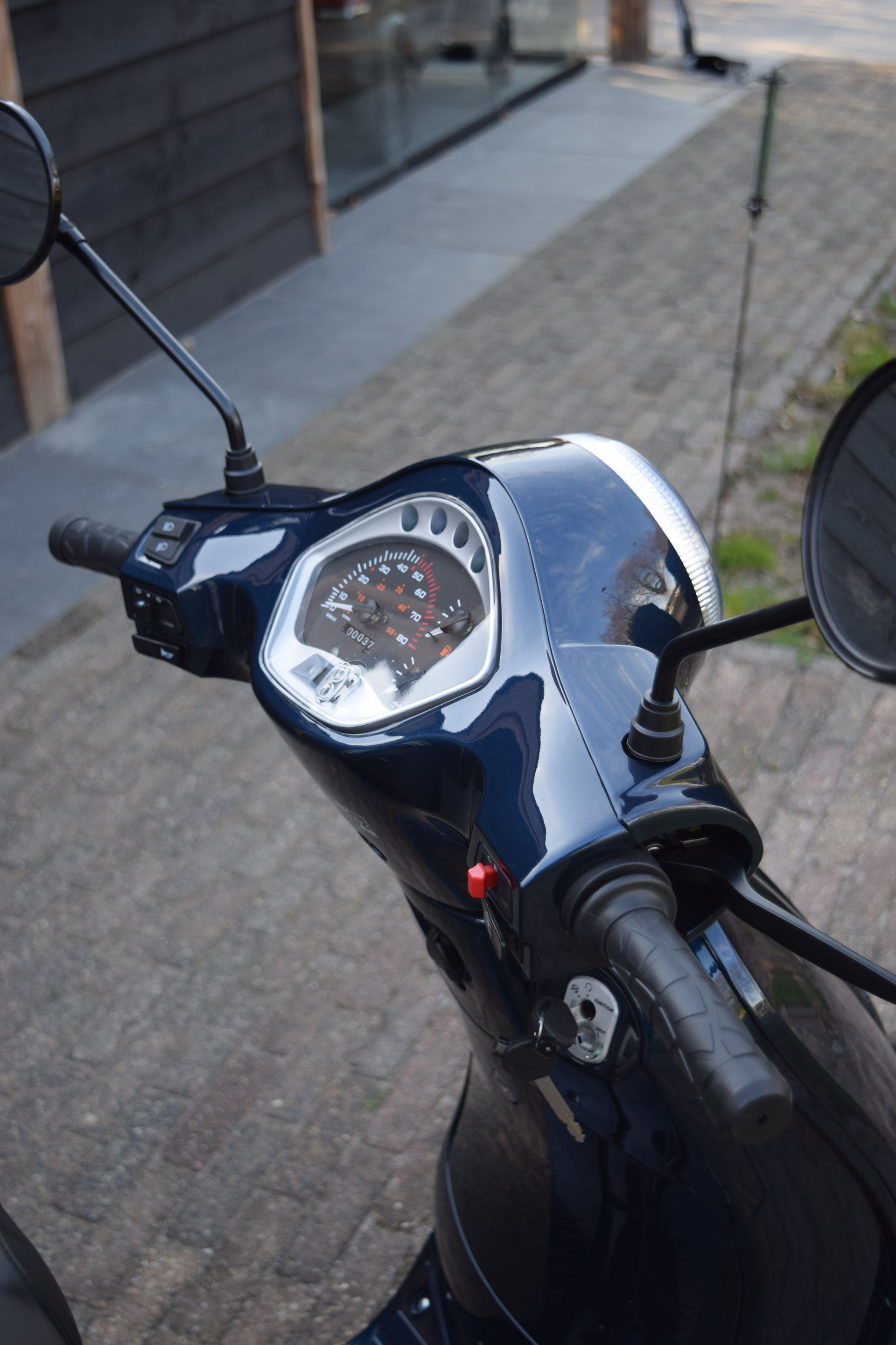 Ripco. Retro benzine  driewielscooter, 45 KM/U