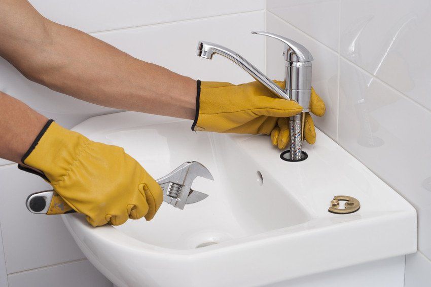 We are qualified and experienced in all areas of plumbing: