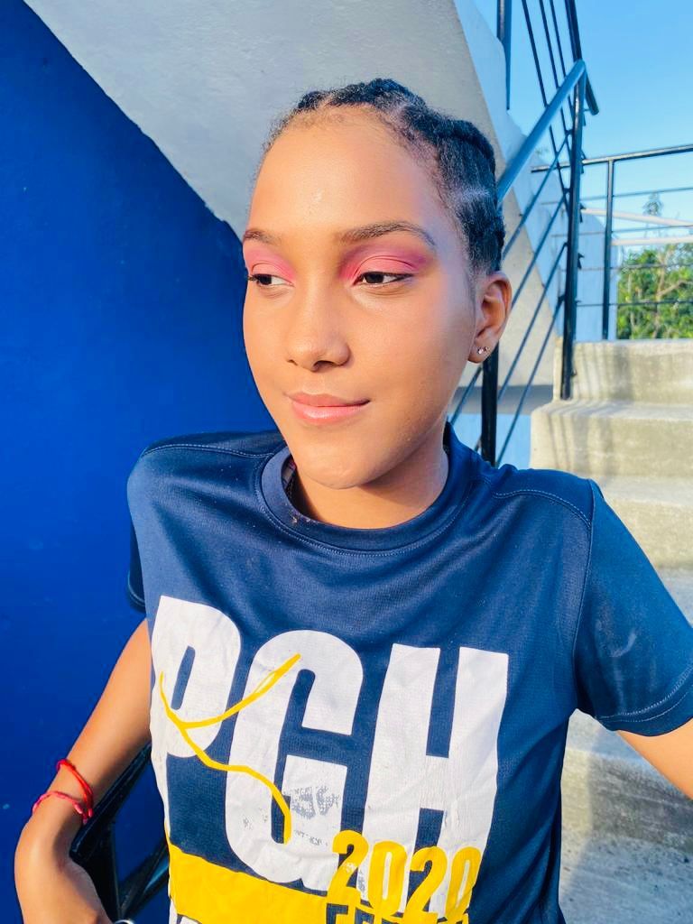 A young girl wearing a t-shirt that says pch 2020