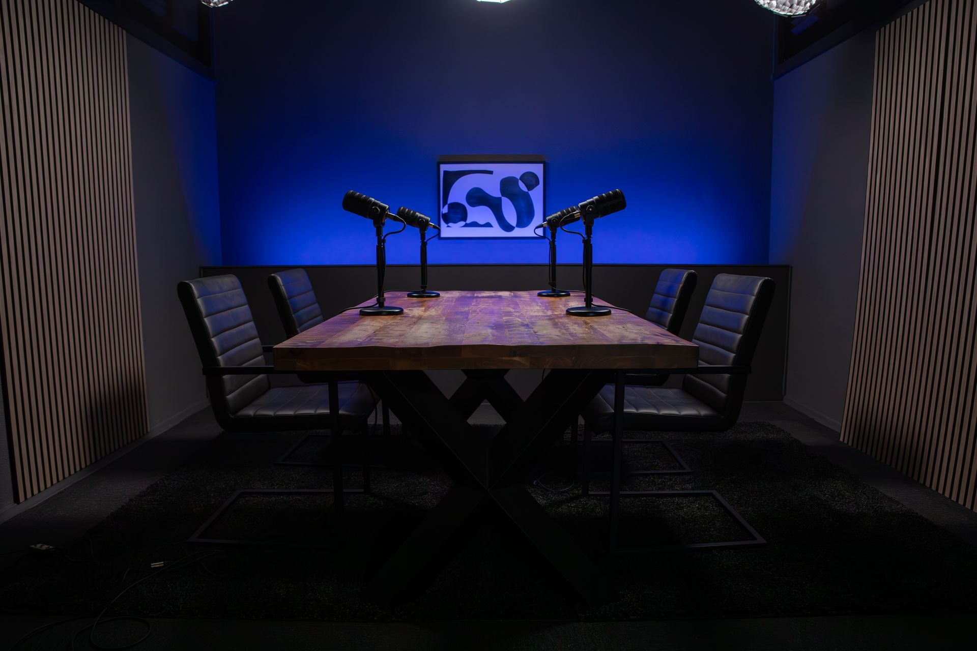 PodcastStudioBarneveld interieur met comfortabele stoelen en warme verlichting BUSINESS