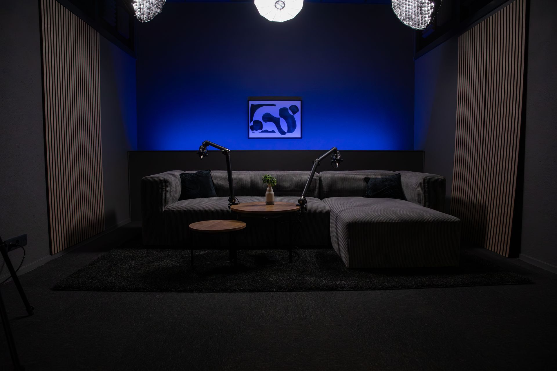 PodcastStudioBarneveld interieur met comfortabele stoelen en warme verlichting CASUAL