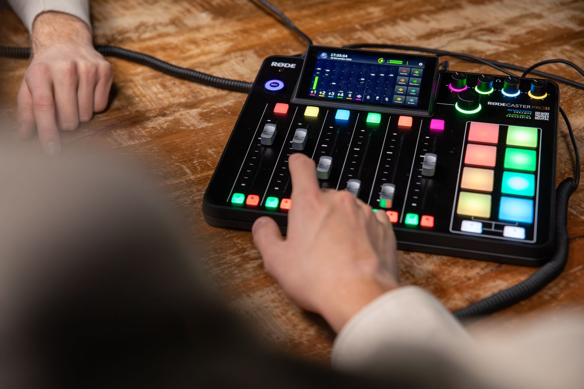 Professionele audio en video apparatuur in podcaststudio