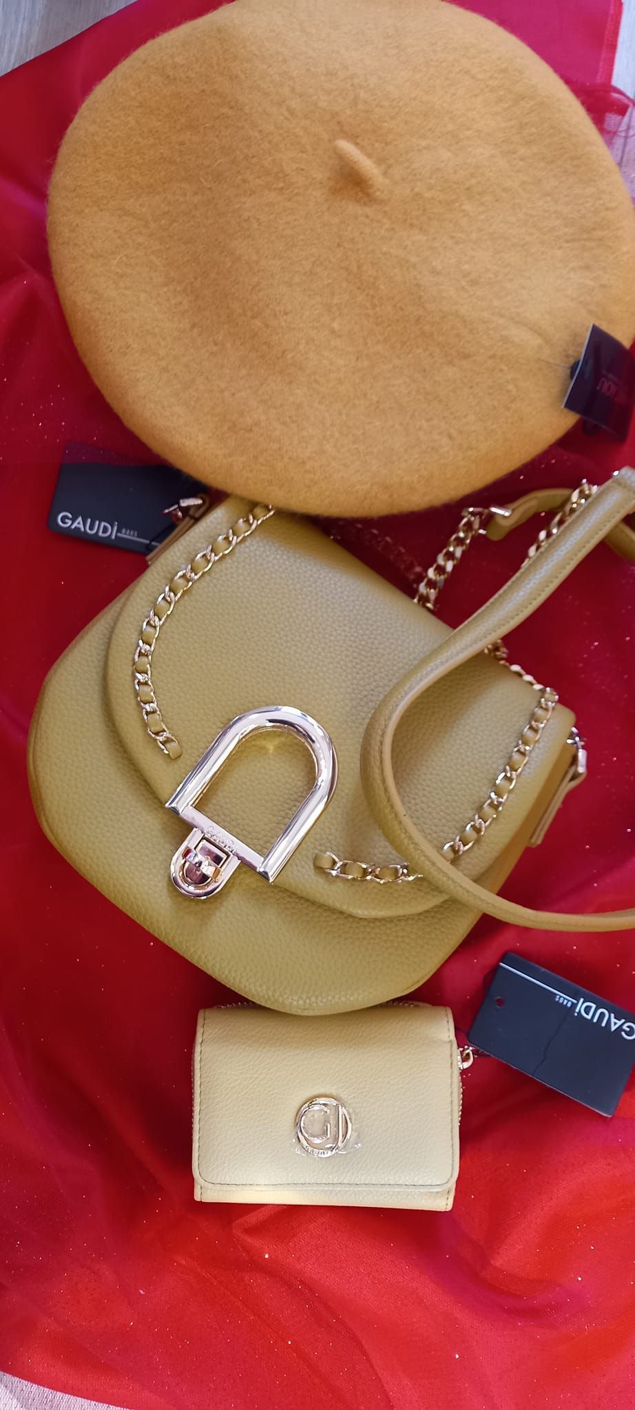 borsa gaudì e cappello donna