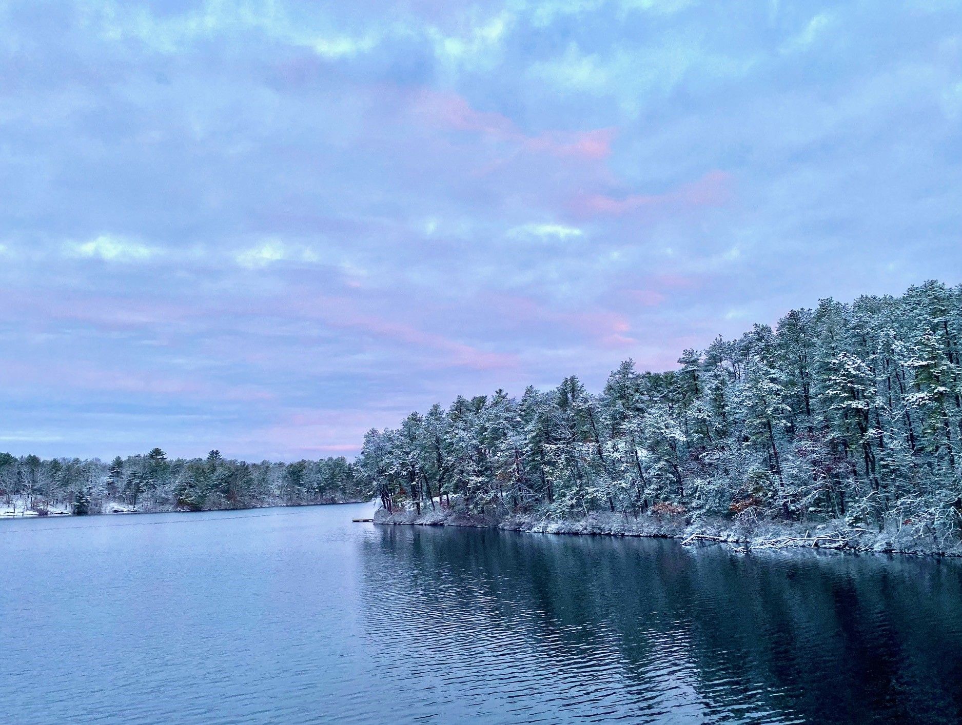 A dining room with a round table and chairs.