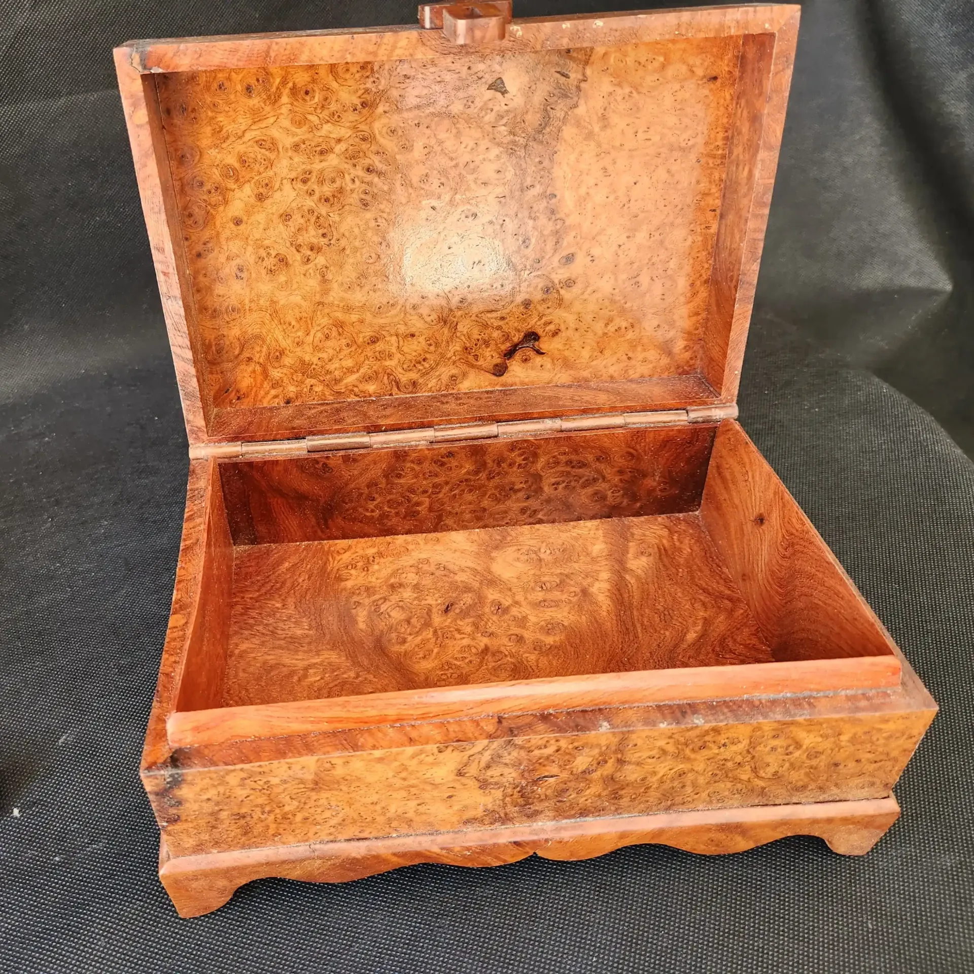 Rosewood Burl Knick-Knack Box 
9