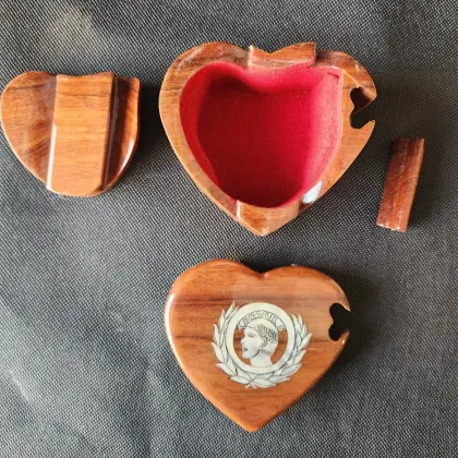 Caesar's Rosewood Jewelry puzzle box, Harvey's & Harrah's also available 
3.25