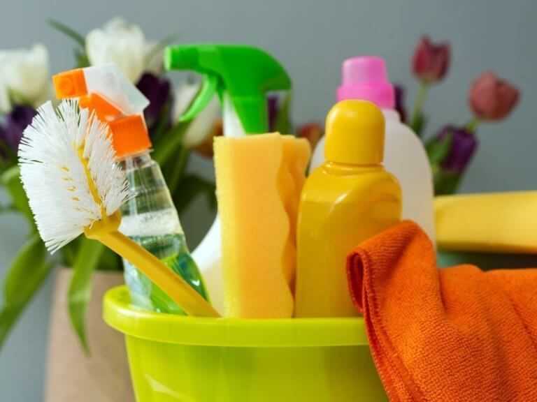 How to Clean Roman and Cellular Shades