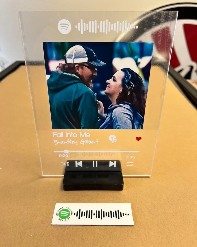 A picture of a man and woman sitting next to each other on a table.