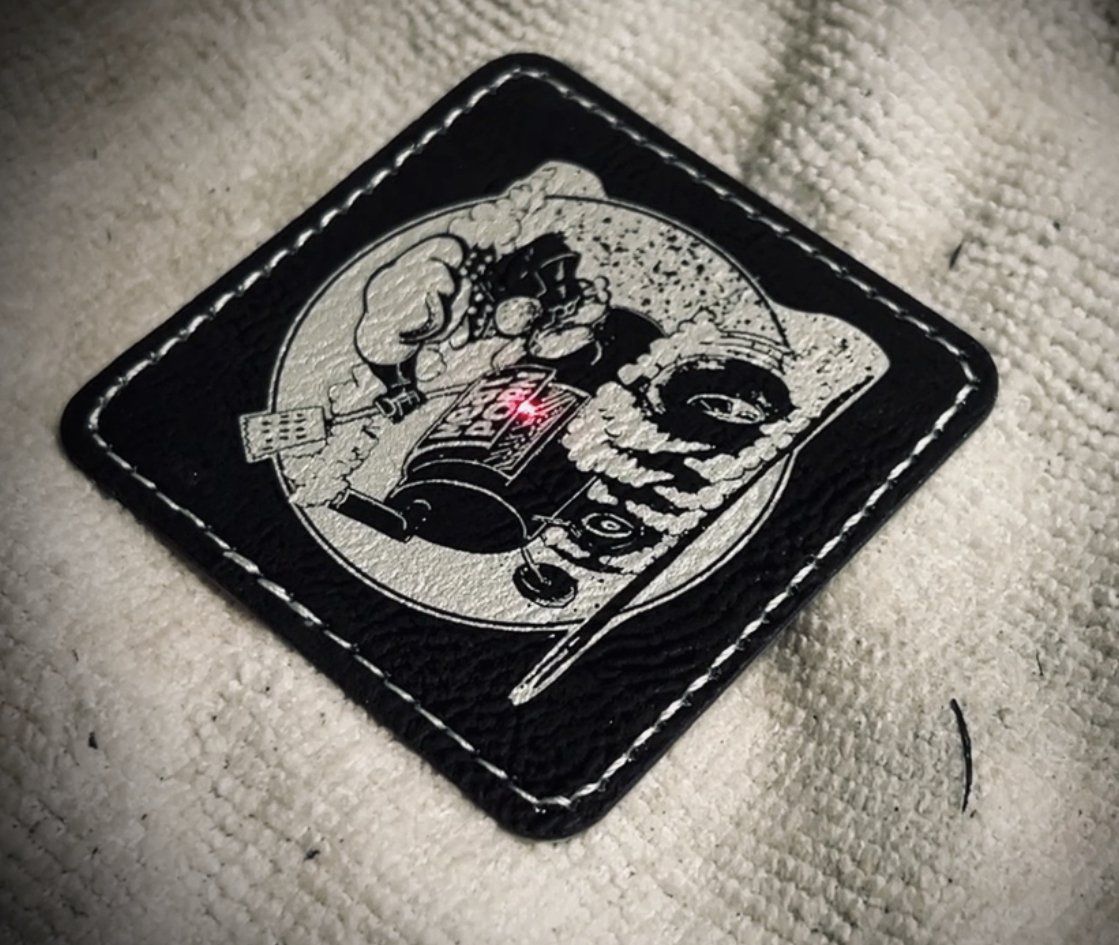 A patch with a picture of a man holding a flag that says apollo