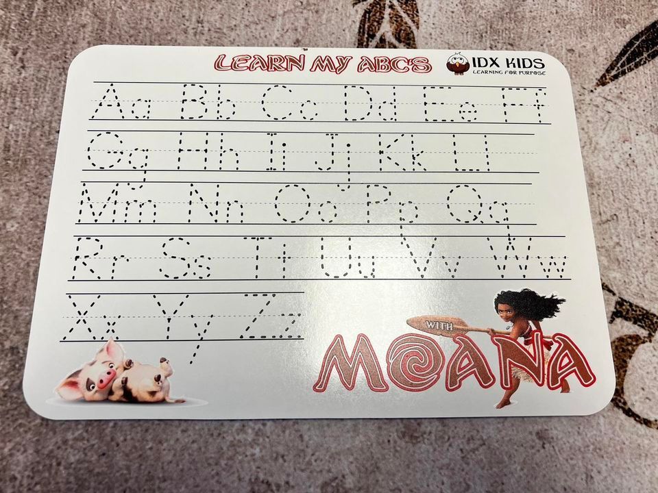 A white board with the word moana on it