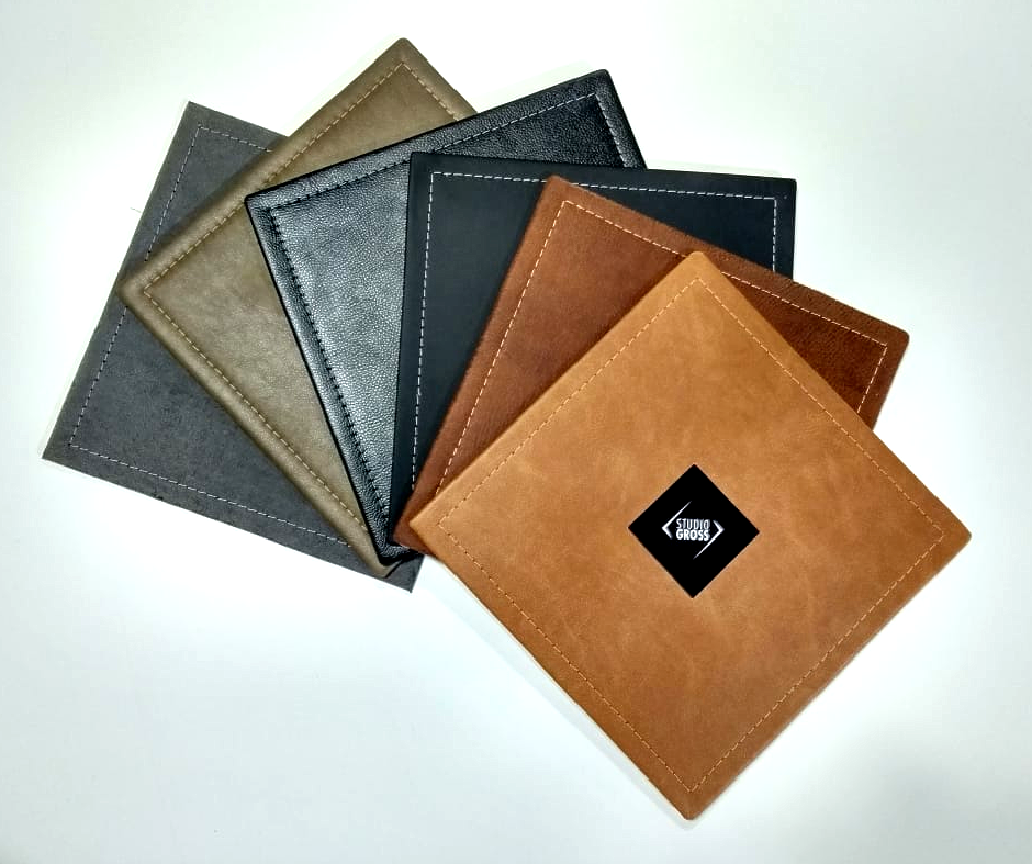 PLACA DE COURO PESPONTADA