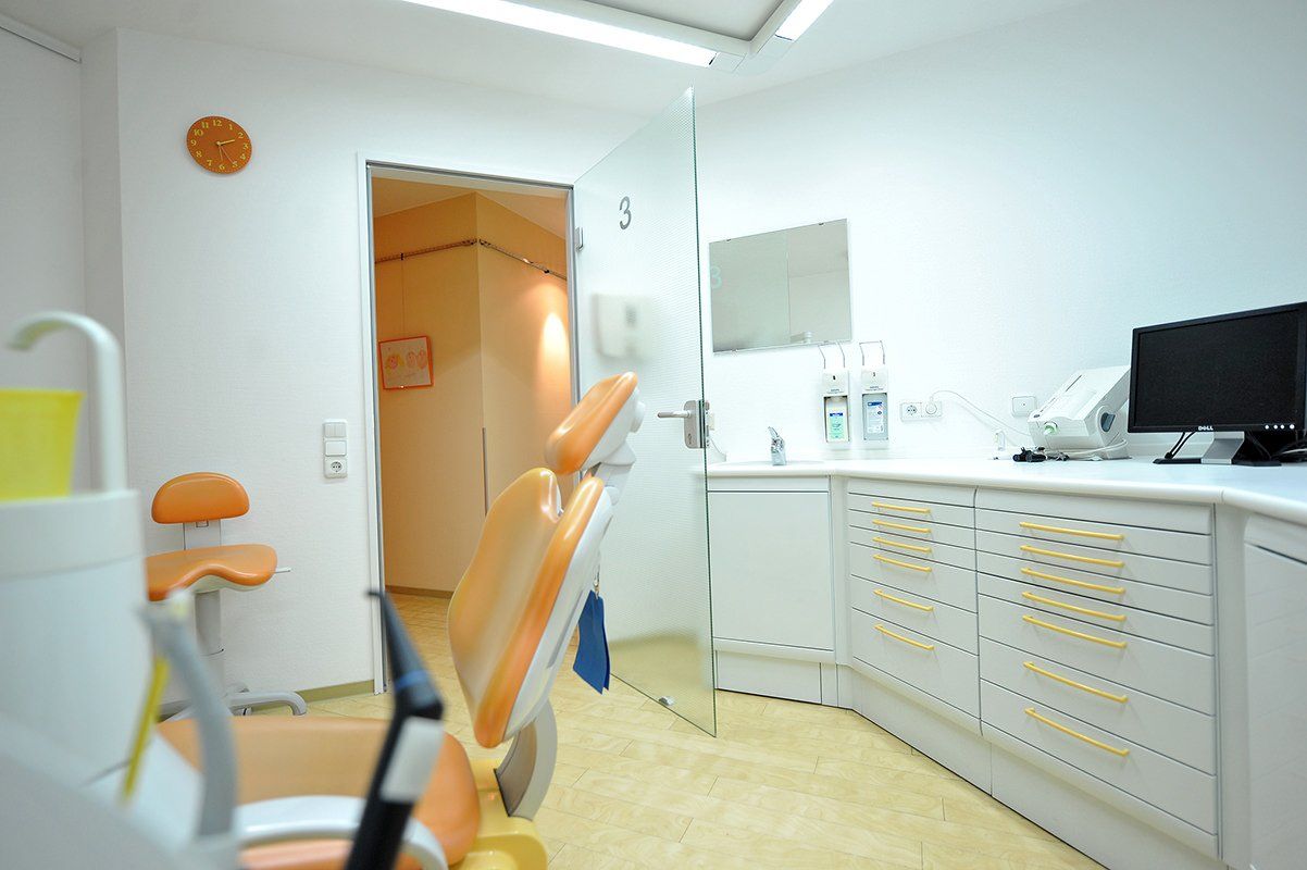 Behandlung, Zahnarzt Köln, Kämmerer