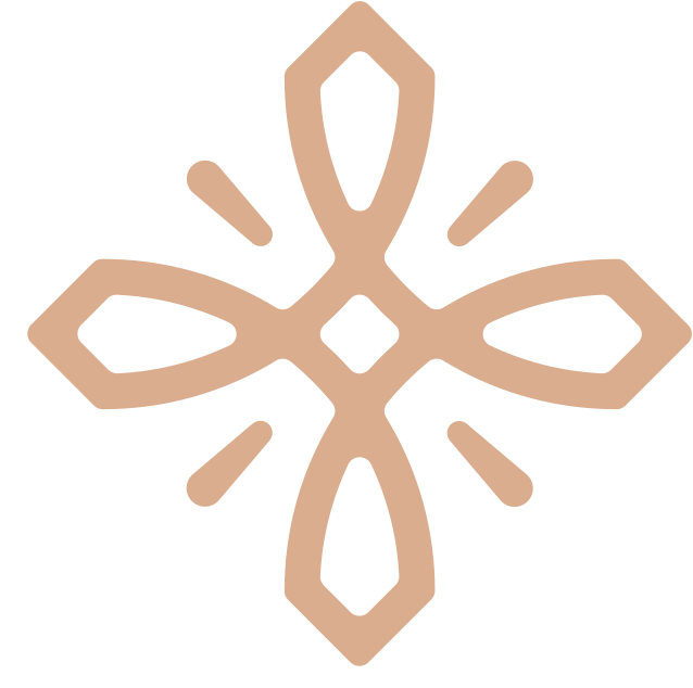 Disegno floreale simmetrico color marrone chiaro con centro a diamante e petali raggianti.