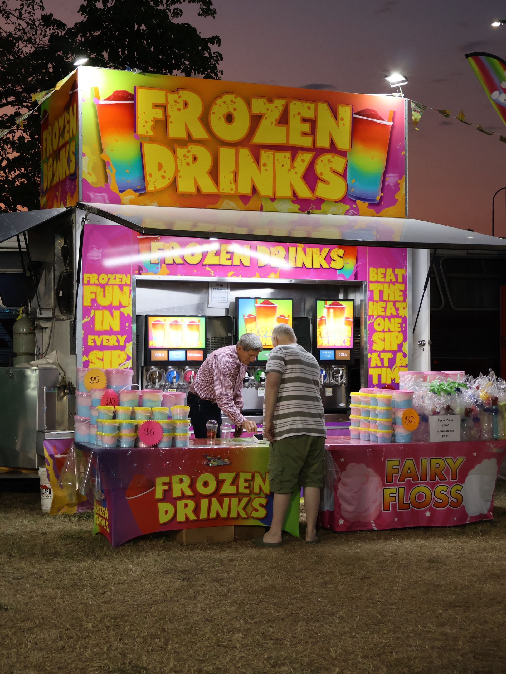 A Colourful Sign That Says Frozen Drinks On It — Bills Amusements In Rockhampton, QLD