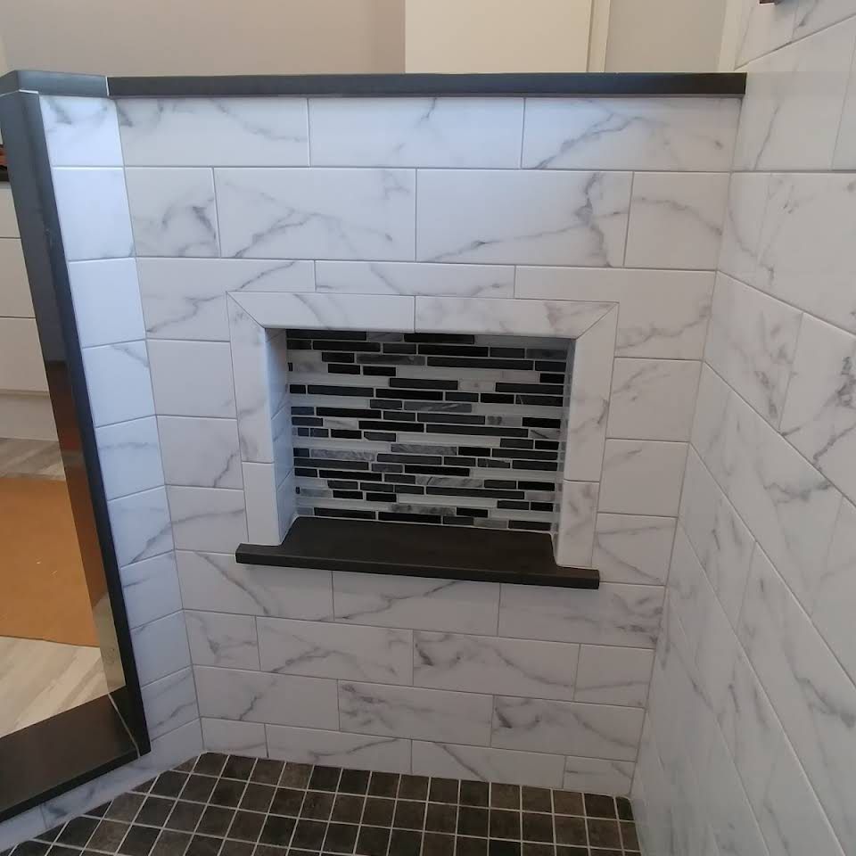 A bathroom with white tiles and a niche in the wall