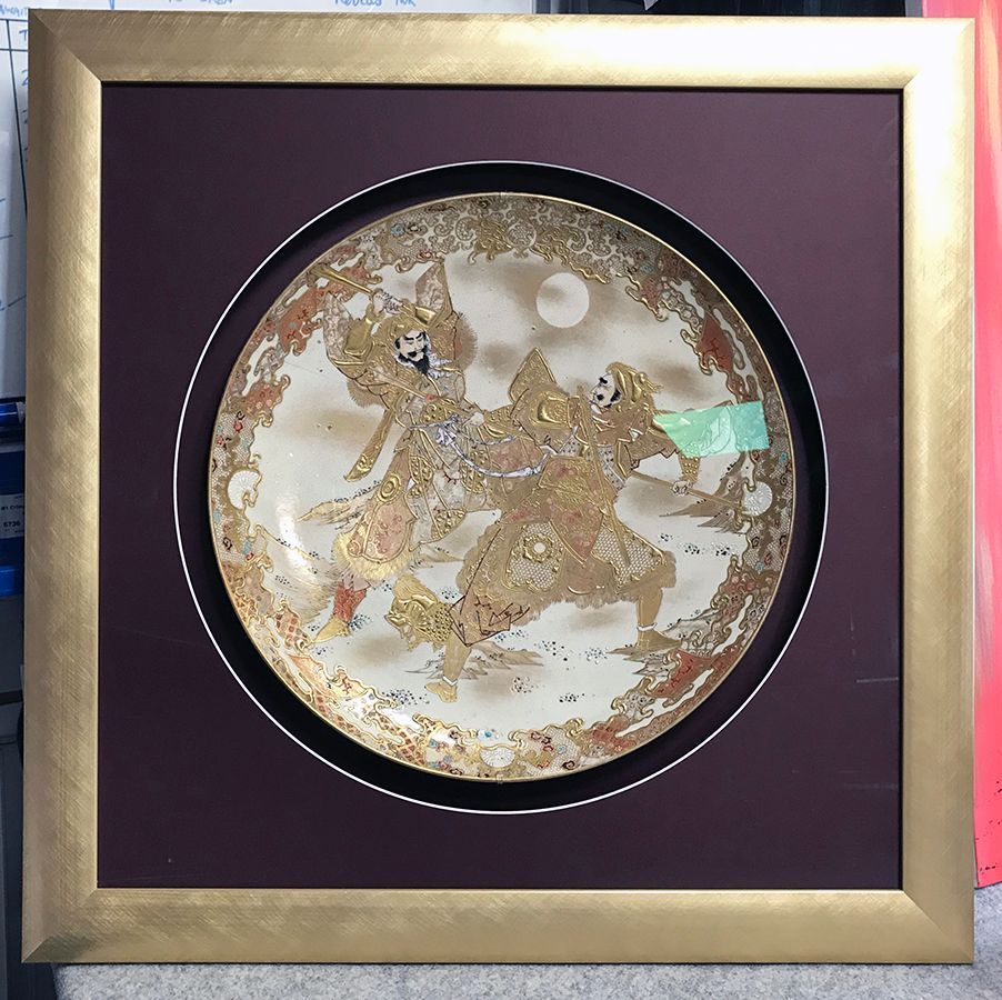 Plate framed with Anti-reflective glass