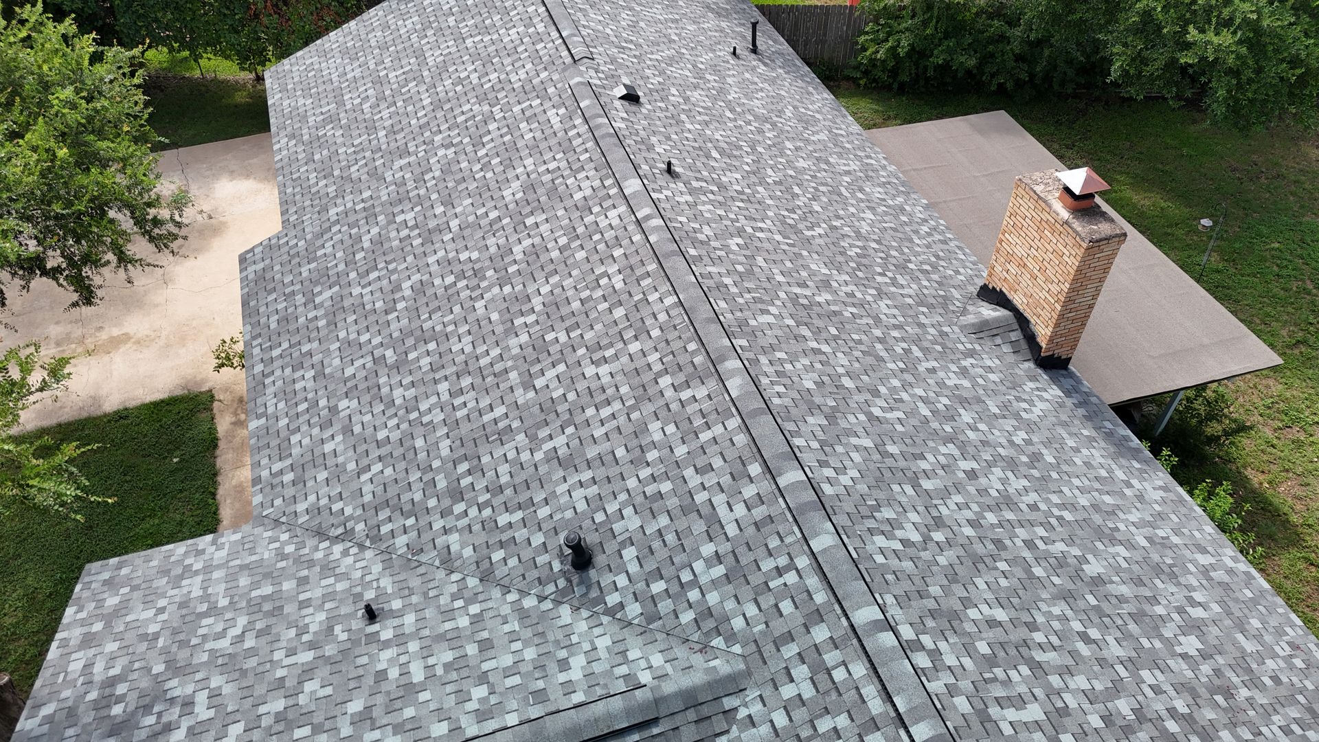 Atlas Pinnacle® Pristine Coastal Granite Roofing Shingles