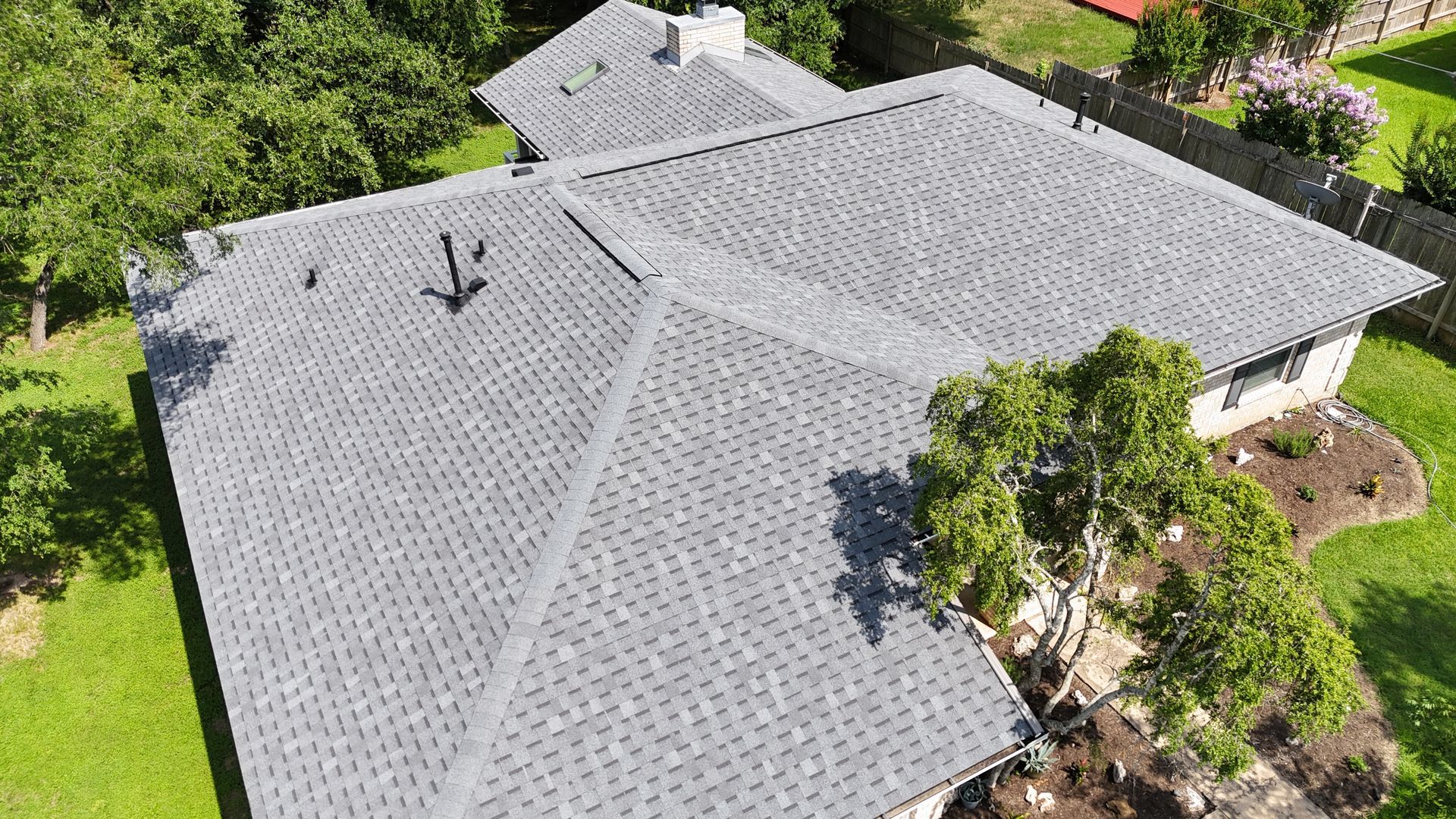 Atlas Pinnacle® Pristine Pewter Architectural Asphalt Roofing Shingle