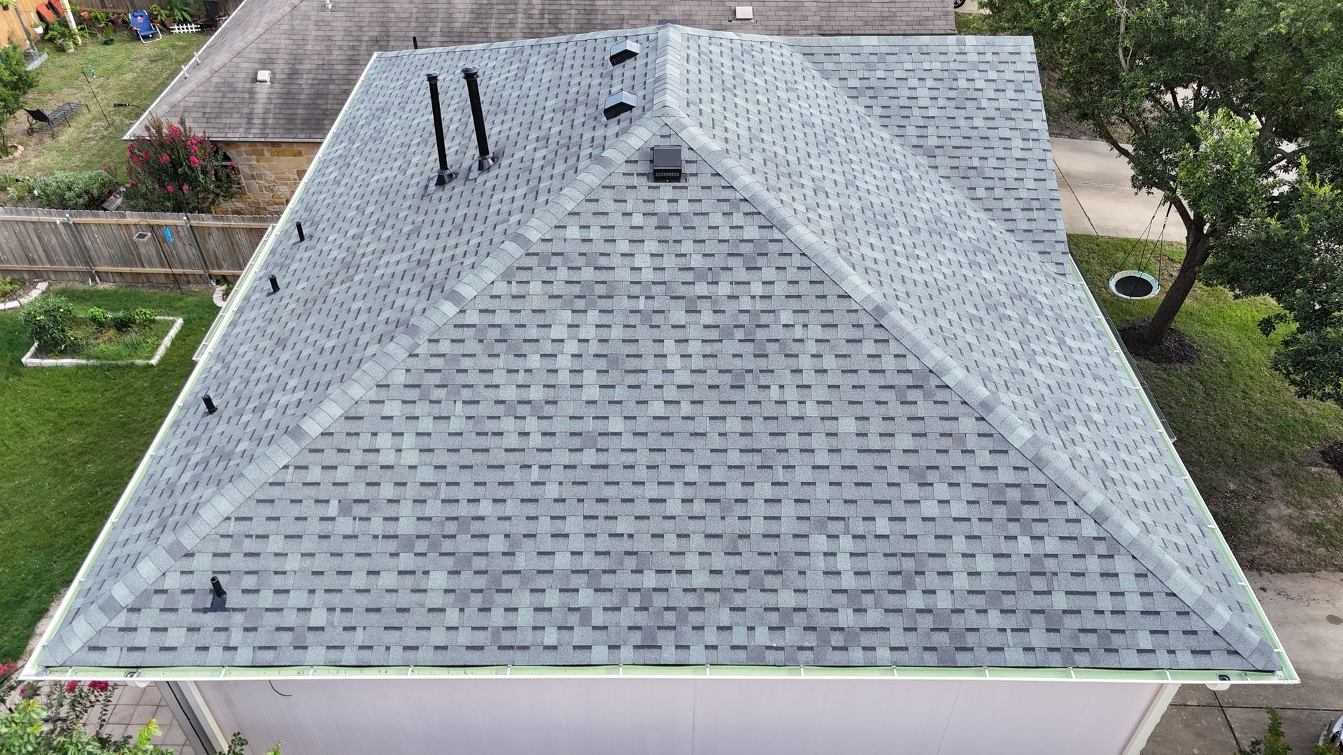 Atlas Pinnacle® Pristine Hearthstone Gray Architectural Asphalt Roofing Shingle