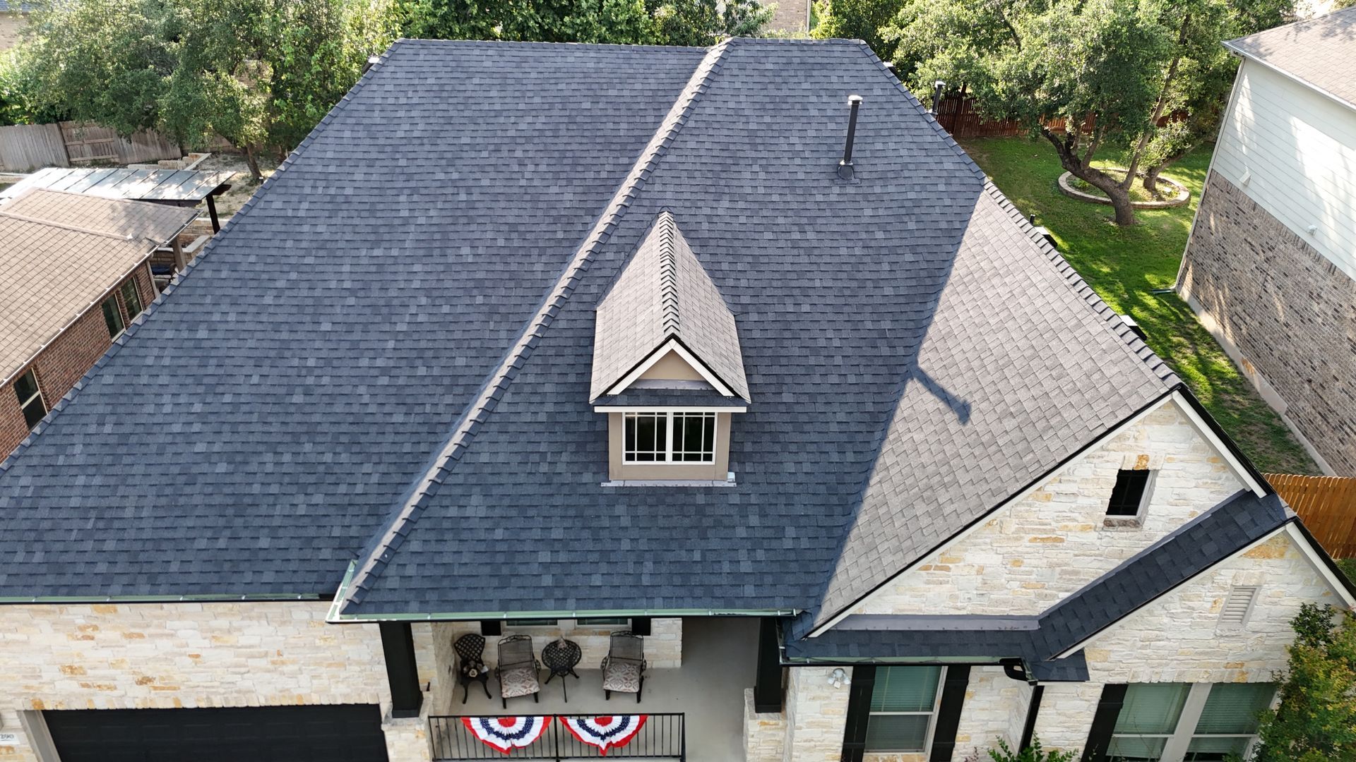 Atlas Pinnacle® Pristine Black Shadow Architectural Asphalt Roofing Shingle