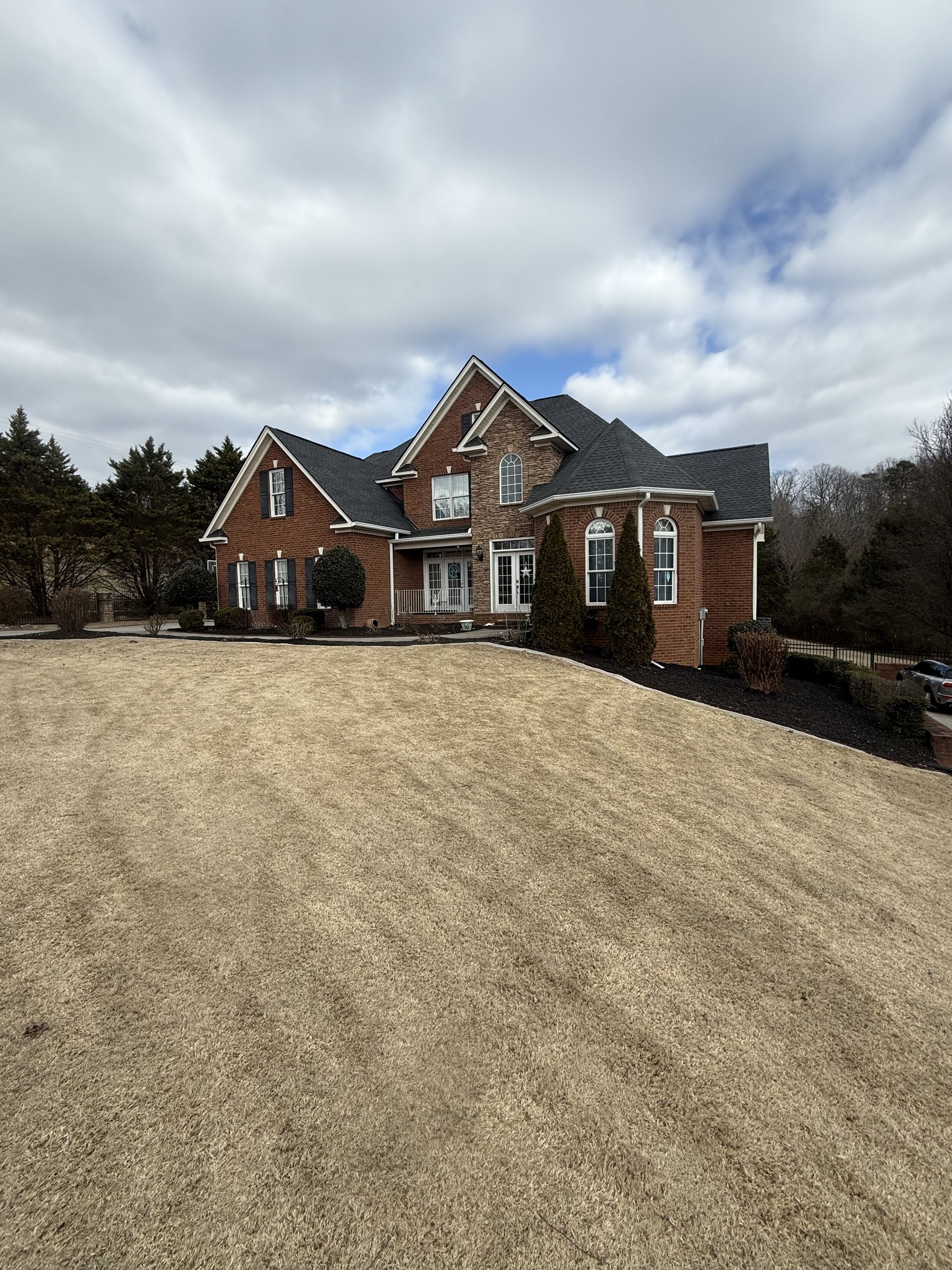 Professional mulch service in Cleveland Tennessee