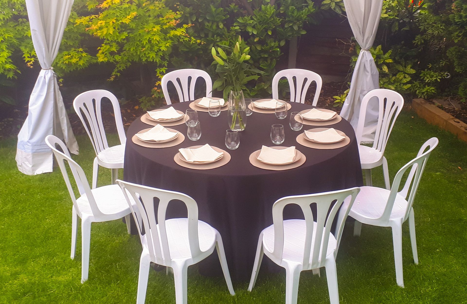 white plastic bistro chair with chair cover