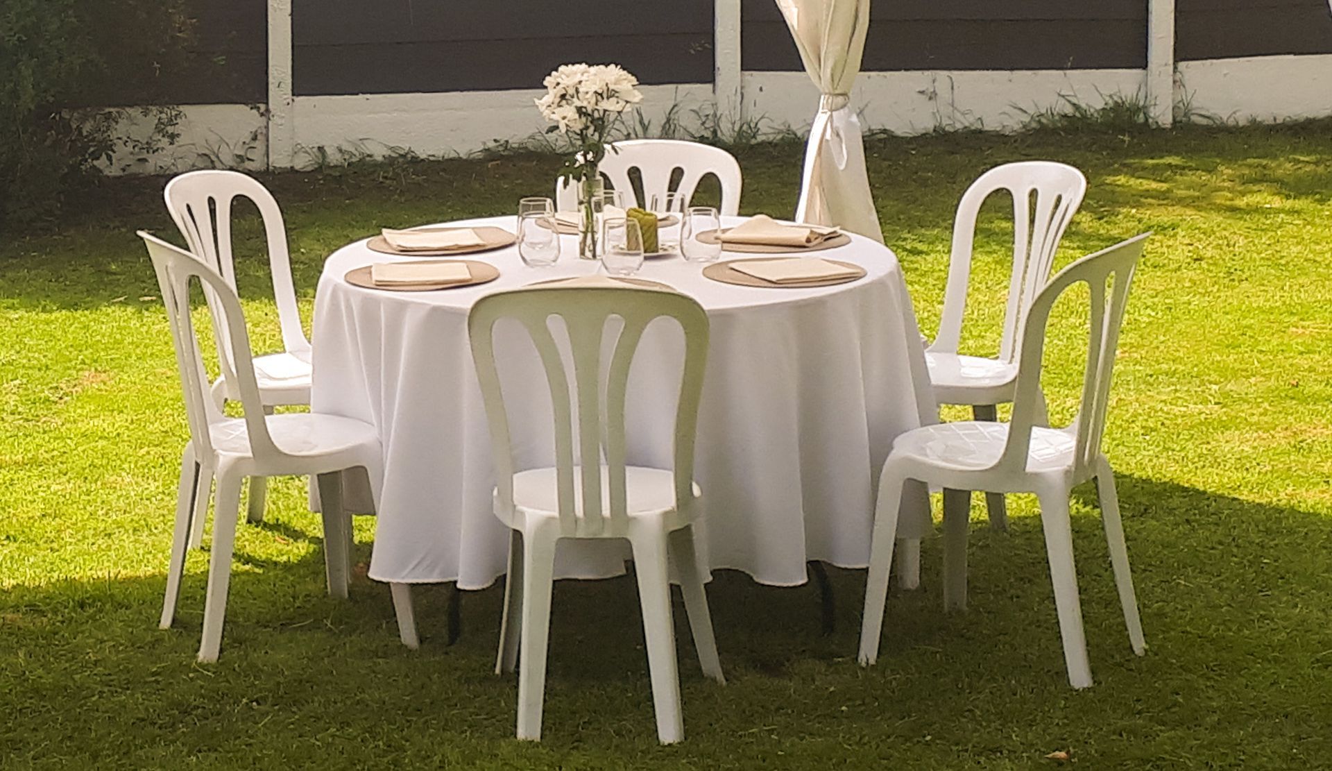 white plastic bistro chair with chair cover
