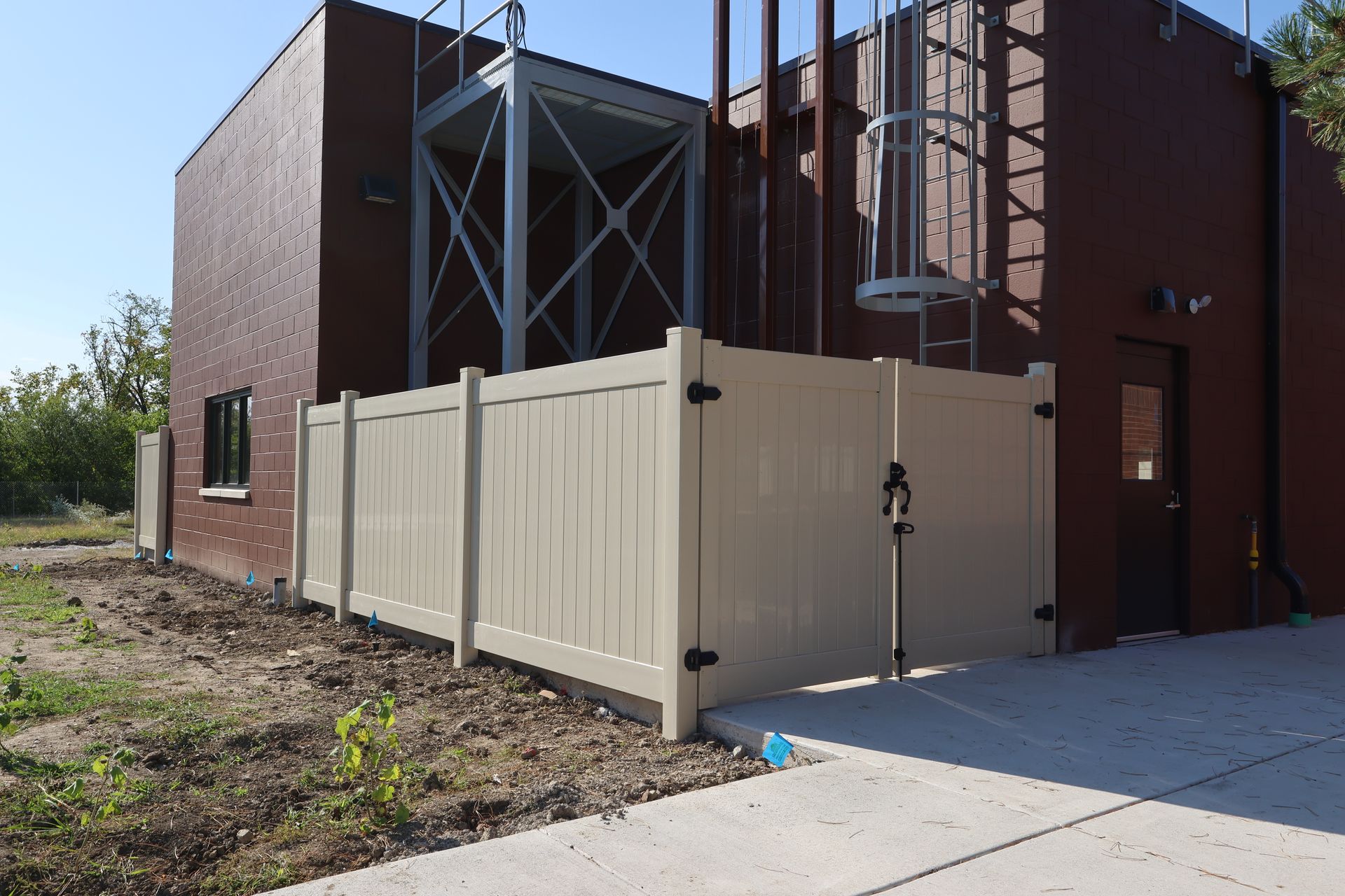 commercial vinyl fence installation illinois