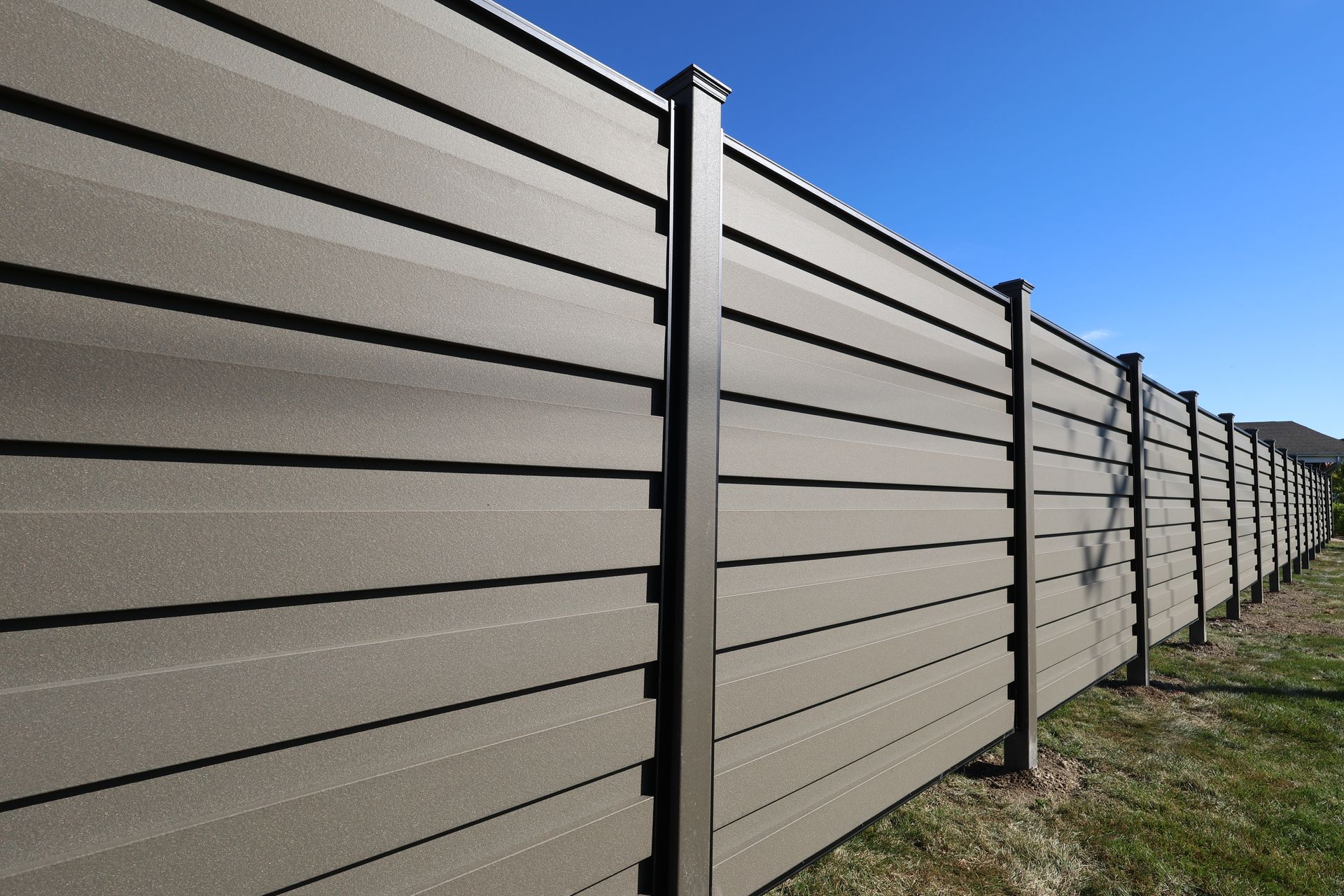 horizontal fence installation Illinois
