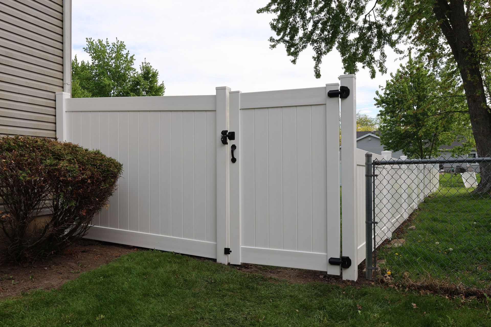 vinyl fence installation Illinois
