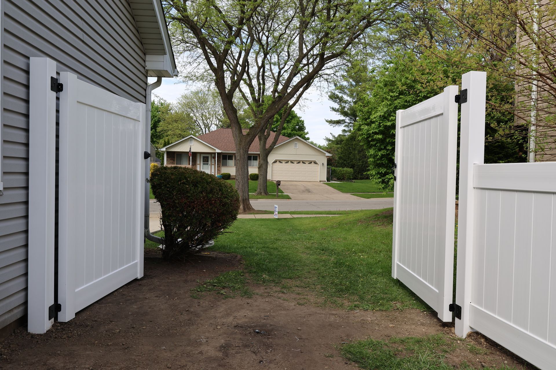 vinyl fence installation Illinois